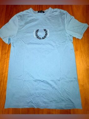 Fred Perry Ice Blue Men's Cotton Crewneck T-Shirt with Laurel Logo, Size S. NWOT